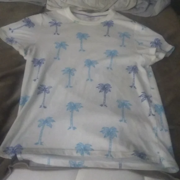 I am selling designer graphic tee shirts, sweaters, jogging suite, vests, shoes